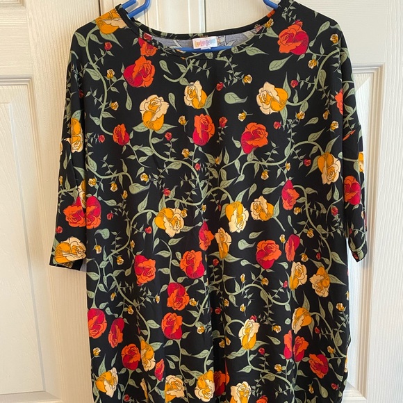 Large LuLaRoe Irma - Picture 1 of 2
